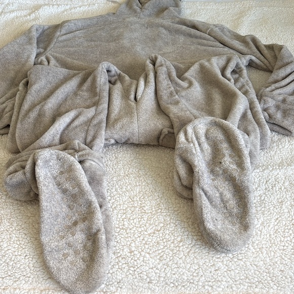 Cozy champagne colored fleece onesie with removable footies - Picture 7 of 7